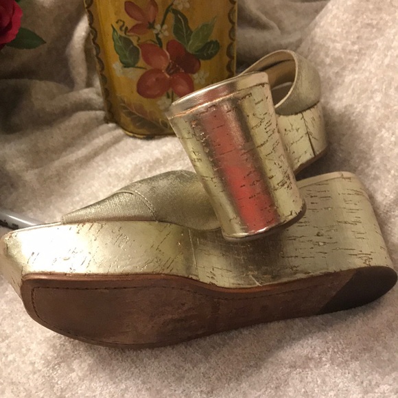 Donald J Pliner Gold Wedge Sandal - Picture 3 of 3